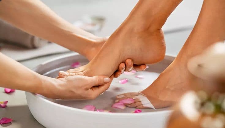 پدیکور حرفه‌ای برای زیبایی و سلامت ناخن پا